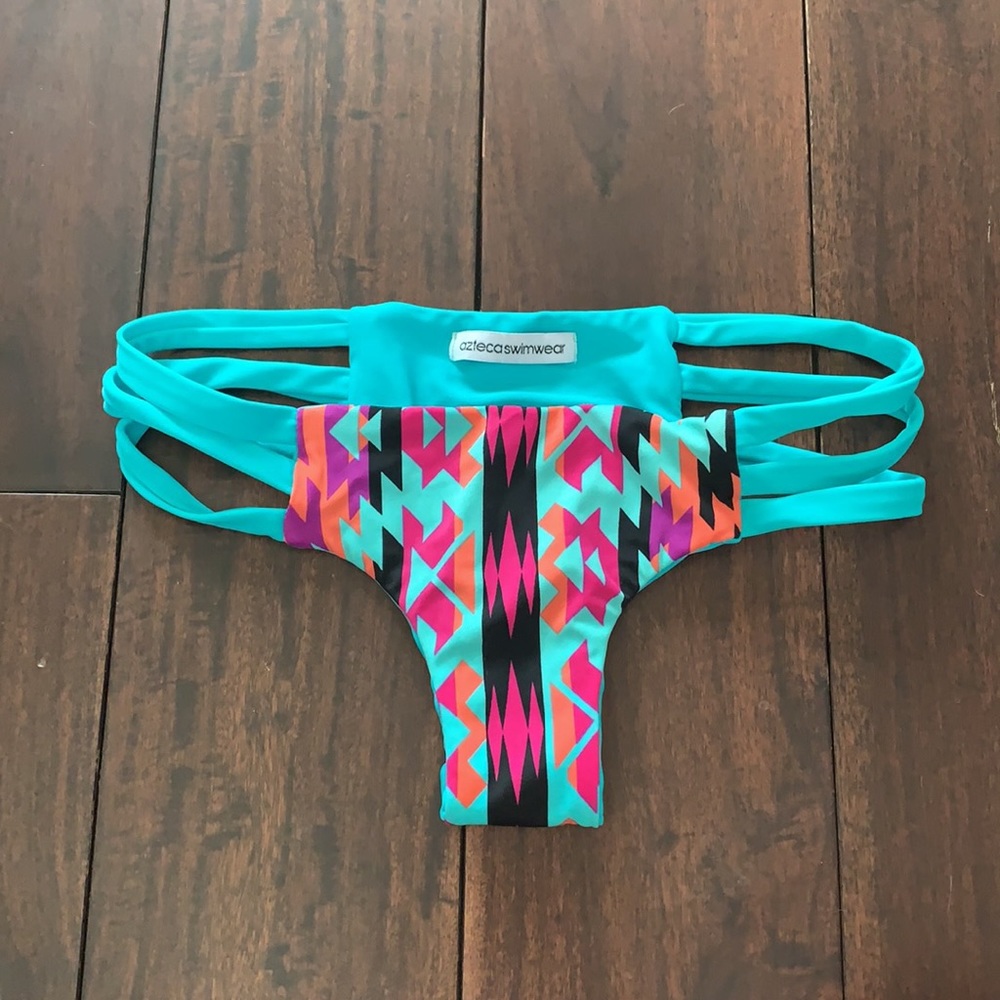 Bikini - Picture 2 of 2